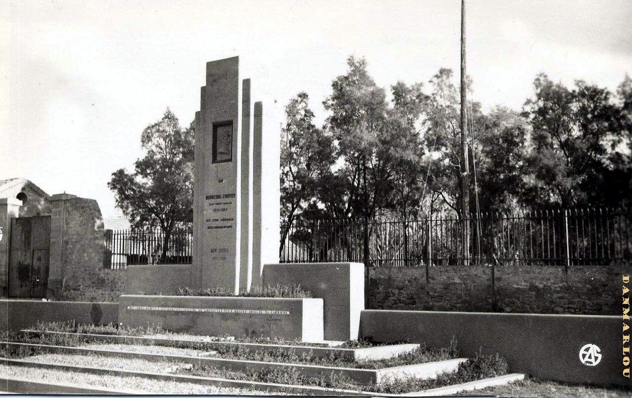 Ain Sefra 501- Monument Lyautey.jpg